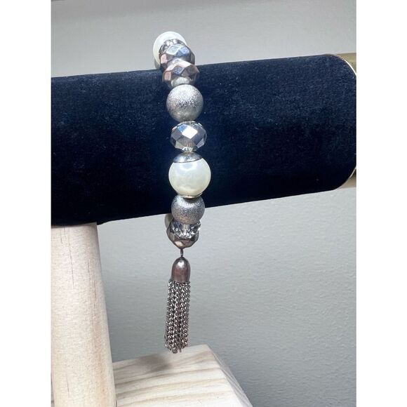 Faux pearl and beaded tassel stretch bracelet - Picture 1 of 5